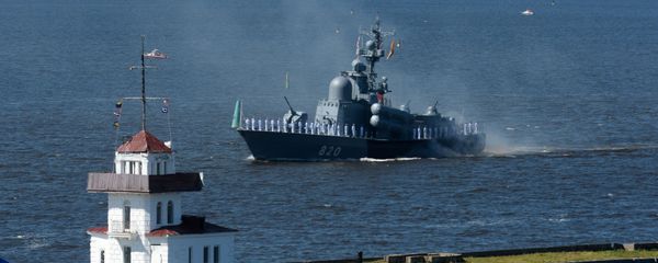Ракетный катер Чувашия проекта 1241 во время Главного военно-морского парада по случаю Дня Военно-морского флота РФ на Кронштадтском рейде в Финском заливе Ракетный катер Чувашия проекта 1241 во время Главного военно-морского парада по случаю Дня Военно-морского флота РФ на Кронштадтском рейде в Финском заливе - Sputnik Армения