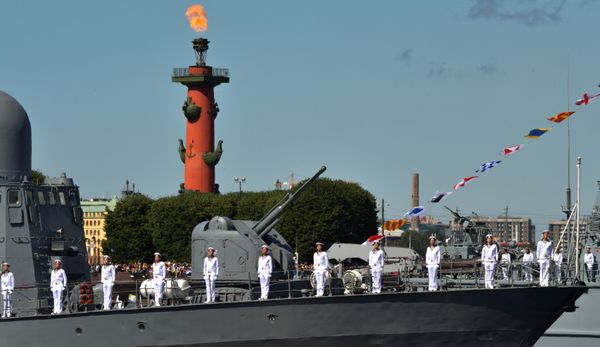 Ракетный катер Димитровград проекта 12411 в акватории Невы на Главном военно-морском параде России в Санкт-Петербурге - Sputnik Армения