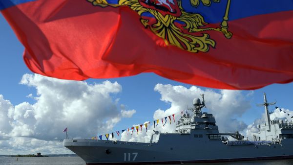 Большой десантный корабль Петр Моргунов во время Главного военно-морского парада по случаю Дня Военно-морского флота РФ на Кронштадтском рейде в Финском заливе - Sputnik Армения