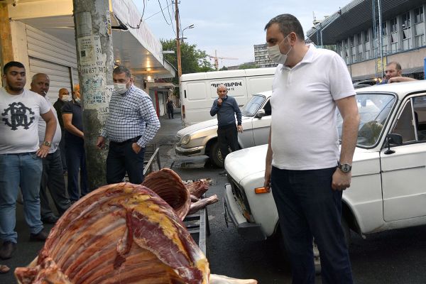 Կոնկրետ հետևանքներ կլինեն. ստուգվել են ԳՈՒՄ-ի շուկայի մսի տաղավարները. լուսանկարներ - Sputnik Արմենիա