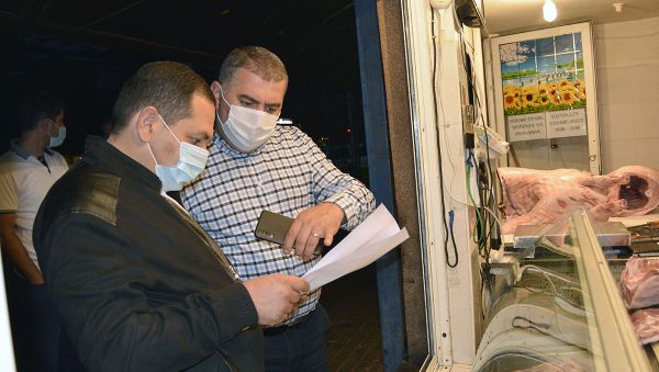 Государственная служба по безопасности продуктов проверила работу мясных киосков (26 июня 2020). Еревaн - Sputnik Армения