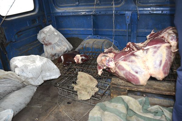 Торговцев мясом в центре Еревана поймали на нарушении правил․ Фото Торговцев мясом в центре Еревана поймали на нарушении правил․ Фото - Sputnik Армения