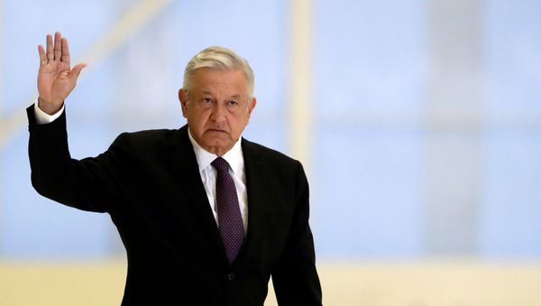 Президент Мексики Андрес Мануэль Лопес Обрадор проводит пресс-конференцию в президентском ангаре, на заднем плане президентского самолета, в Международном аэропорту имени Бенито Хуареса (27 июля 2020). Мехико Президент Мексики Андрес Мануэль Лопес Обрадор проводит пресс-конференцию в президентском ангаре, на заднем плане президентского самолета, в Международном аэропорту имени Бенито Хуареса (27 июля 2020). Мехико - Sputnik Армения