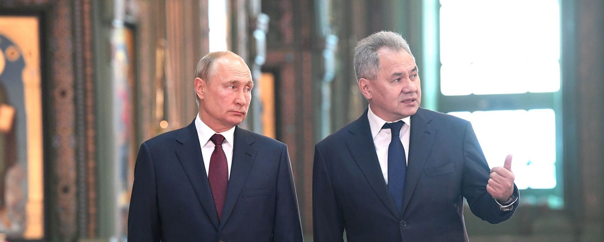 Президент России Владимир Путин и министр обороны Сергей Шойгу в главном храме Вооружённых Сил (22 июня 2020). Парк Патриот - Sputnik Արմենիա, 1920, 03.03.2021