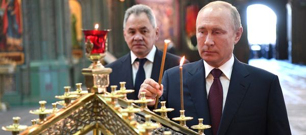 Президент России Владимир Путин и министр обороны Сергей Шойгу в главном храме Вооружённых Сил (22 июня 2020). Парк Патриот - Sputnik Արմենիա