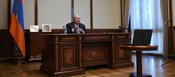 Президент Армен Саркисян пообщался с участниками летней школы Армения и мир: воздвигая стабильное будущее (28 июля 2020). Еревaн - Sputnik Արմենիա