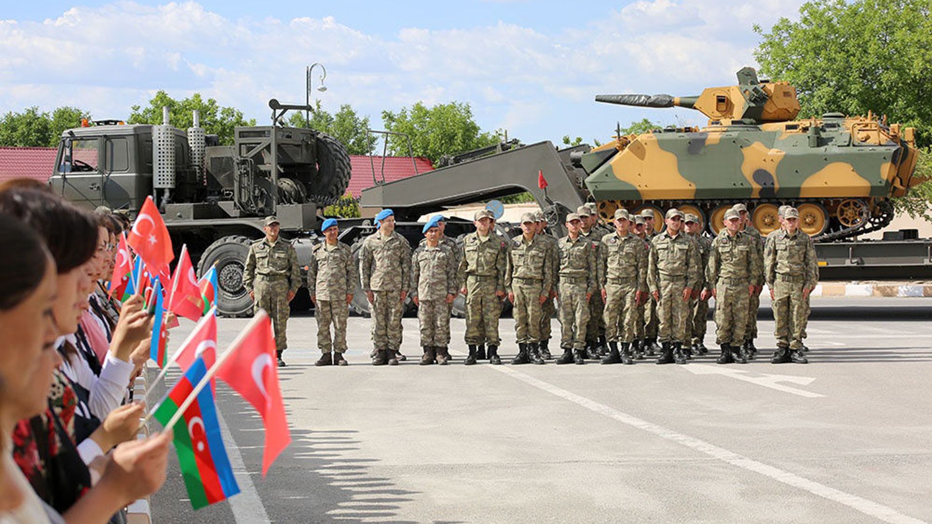 Прибытие турецких военнослужащих в Нахчыван для участия в учениях «Нерушимое братство - 2019» (3 июня 2019). Нахичеван Прибытие турецких военнослужащих в Нахчыван для участия в учениях «Нерушимое братство - 2019» (3 июня 2019). Нахичеван - Sputnik Армения, 1920, 05.04.2021