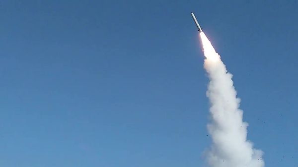 Боевой пуск ракеты из комплекса Искандер-М - Sputnik Армения