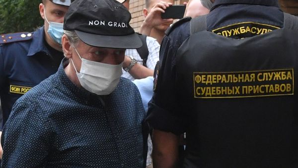 Актер Михаил Ефремов у здания Пресненского суда, где рассматривается дело о ДТП со смертельным исходом (29 июля 2020). Москвa - Sputnik Армения