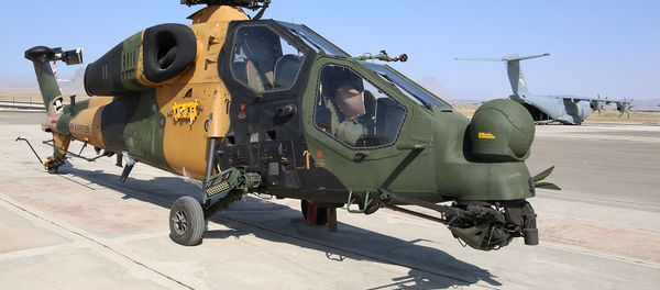 Турецкий многоцелевой ударный вертолет на базе платформы Agusta A129 Mangusta, прибывший на учения в Азербайджан. Стоп-кадр с видео, предоставленного Минобороны Азербайджана (27 июля 2020). - Sputnik Արմենիա