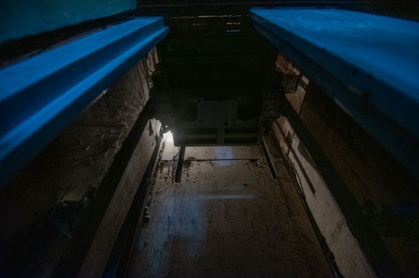 Монтаж новых лифтов в административном районе Нор-Норк (29 июля 2020). Еревaн - Sputnik Армения