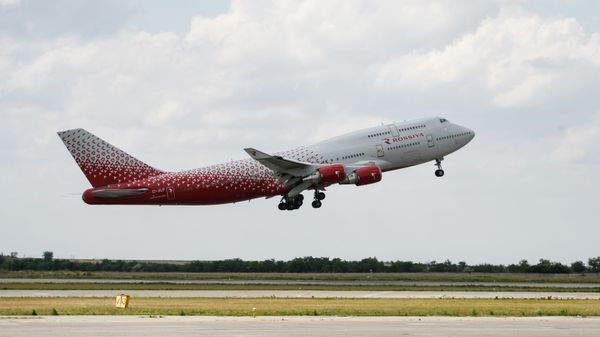 Пассажирский авиалайнер Boeing 747-446 авиакомпании Россия - Sputnik Արմենիա