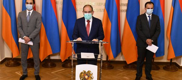 Онлайн брифинг по итогам заседания комендатуры с участием премьер-министра Никола Пашиняна, вице-премьера Тиграна Авиняна и министра здравоохранения Арсена Торосяна (29 июля 2020). Еревaн Онлайн брифинг по итогам заседания комендатуры с участием премьер-министра Никола Пашиняна, вице-премьера Тиграна Авиняна и министра здравоохранения Арсена Торосяна (29 июля 2020). Еревaн - Sputnik Армения