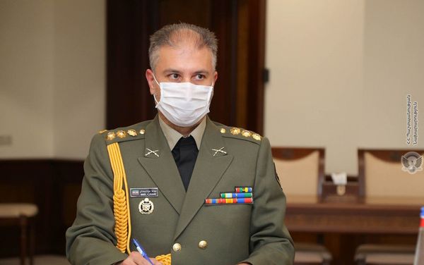 Военный атташе посольства Ирана в Армении, полковник Мехди Геят Ведждан на встрече с министром обороны Армении (29 июля 2020). Еревaн Военный атташе посольства Ирана в Армении, полковник Мехди Геят Ведждан на встрече с министром обороны Армении (29 июля 2020). Еревaн - Sputnik Армения