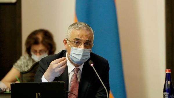 Вице-премьер Мгер Григорян на заседании правительства Армении (30 июля 2020). Еревaн - Sputnik Армения