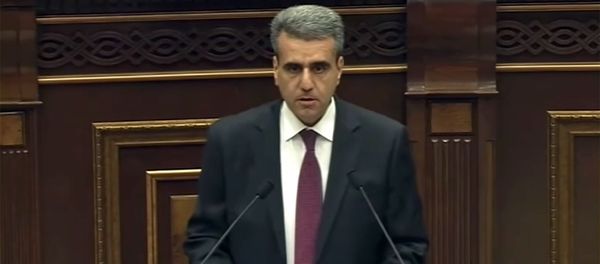 Ерванд Хундкарян на очередном заседании Национального Собрания Армении (11 сентября 2018). Еревaн Ерванд Хундкарян на очередном заседании Национального Собрания Армении (11 сентября 2018). Еревaн - Sputnik Армения