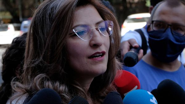 Адвокат Лусине Саакян отвечает на вопросы журнал;истов после выхода из здания СНБ Армении (31 июля 2020). Еревaн - Sputnik Армения