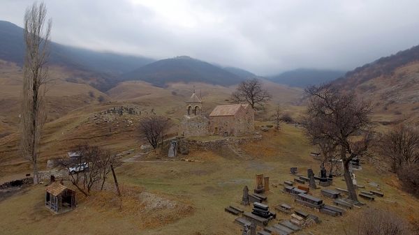 Следы предков главы МИД России Лаврова в Лори: древние могилы и исторический гвоздь - Sputnik Армения