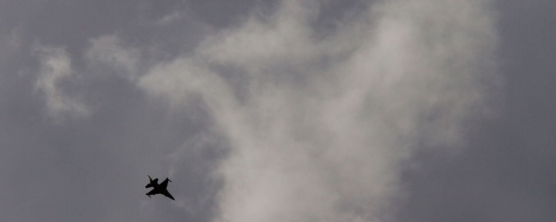 Реактивный истребитель F-16. Архивное фото - Sputnik Армения, 1920, 17.11.2021