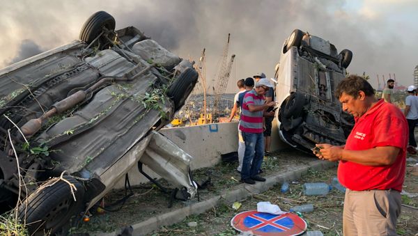 Машины, поврежденные в результате взрыва в Бейруте - Sputnik Армения
