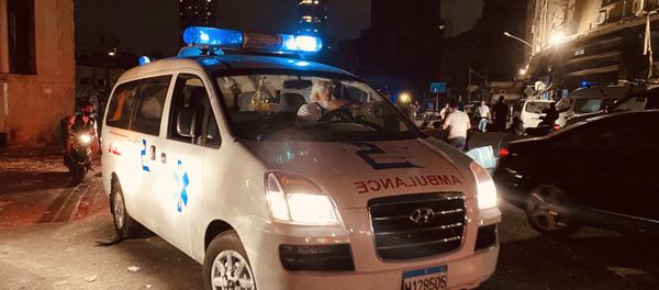 Автомобиль скорой помощи рядом с местом взрыва в Бейруте - Sputnik Армения