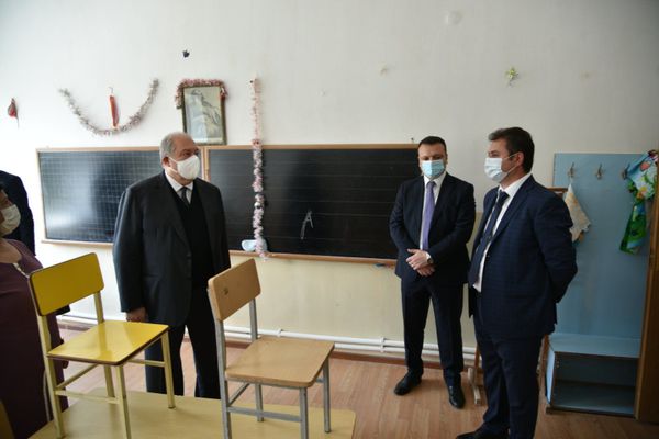 Այստեղ մարդիկ ավելի խորն են, քան մեզնից շատերը. նախագահն այցելել է սահմանամերձ Չինարի - Sputnik Արմենիա