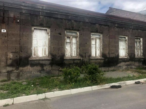 Монетка-оберег и мешок пшеницы: история старого дома в Гюмри потрясла нового хозяина - Sputnik Армения