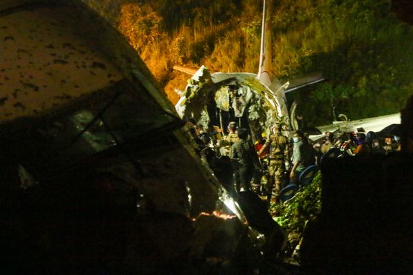 На месте крушения пассажирского самолета Boeing 737 Air India Express в индийском городе Кежикоде, штат Керала, Индия - Sputnik Армения