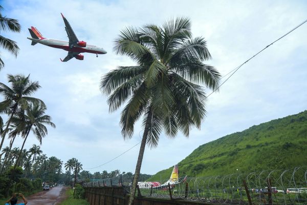 На месте крушения пассажирского самолета Boeing 737 Air India Express в индийском городе Кежикоде, штат Керала, Индия - Sputnik Армения