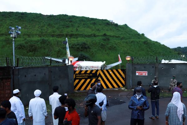 На месте крушения пассажирского самолета Boeing 737 Air India Express в индийском городе Кежикоде, штат Керала, Индия - Sputnik Армения