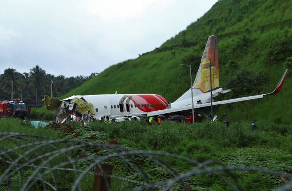 На месте крушения пассажирского самолета Boeing 737 Air India Express в индийском городе Кежикоде, штат Керала, Индия - Sputnik Армения