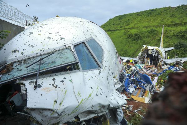 На месте крушения пассажирского самолета Boeing 737 Air India Express в индийском городе Кежикоде, штат Керала, Индия - Sputnik Армения