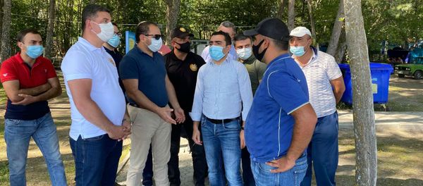 Министр окружающей среды ознакомился с незаконными постройками на территории национального парка Севан - Sputnik Армения