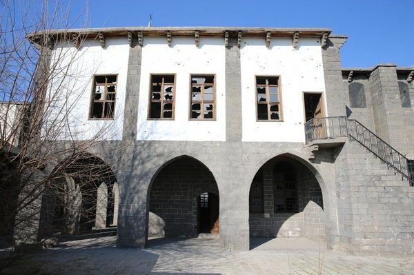 Магическая сила церкви в Диарбекире, или Что ищут турки под фундаментом Святого Киракоса Магическая сила церкви в Диарбекире, или Что ищут турки под фундаментом Святого Киракоса - Sputnik Армения