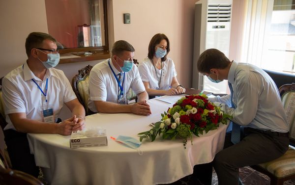 Голосование по выборам президента в посольстве Беларуси (9 августа 2020). Еревaн - Sputnik Армения