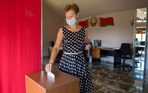 Голосование по выборам президента в посольстве Беларуси (9 августа 2020). Еревaн - Sputnik Армения