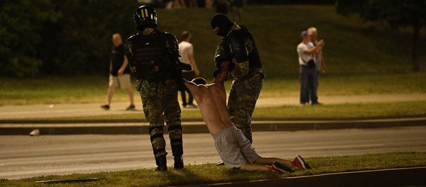 Сотрудники правоохранительных органов во время акции протеста после выборов президента Беларуси (9 августа 2020). Минск - Sputnik Армения
