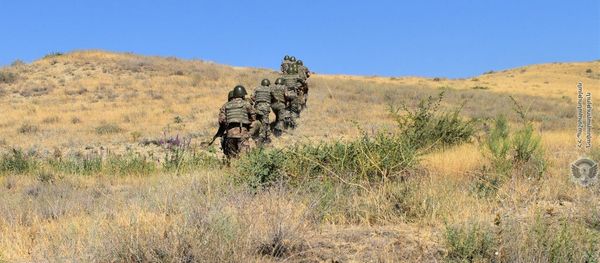 Армянские военнослужащие во время тренировок - Sputnik Արմենիա