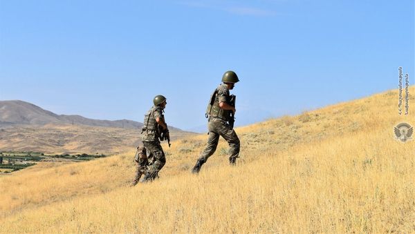 Армянские военнослужащие во время тренировок - Sputnik Армения