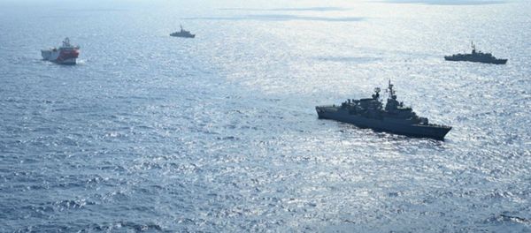 Корабли ВМС Турции у побережья Анталии (10 августа 2020). Корабли ВМС Турции у побережья Анталии (10 августа 2020). - Sputnik Армения