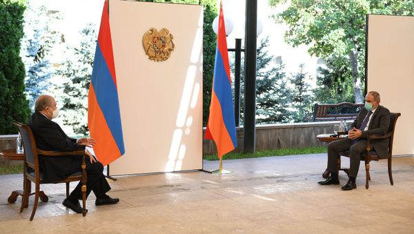 Президент Армен Саркисян провел рабочую встречу с премьер-министром Николом Пашиняном (11 августа 2020). Еревaн - Sputnik Армения