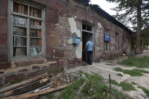 Убытки Айпост и забытая традиция писем: как спасти почтового оператора Армении Убытки Айпост и забытая традиция писем: как спасти почтового оператора Армении - Sputnik Армения