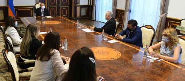 Президент Армен Саркисян принял членов общественной организации Центр координации проблем сирийских армян (12 августа 2020). Еревaн - Sputnik Արմենիա