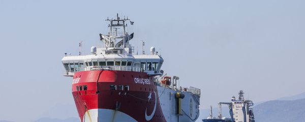 Турецкое судно Oruc Reis у побережья Анталии в Средиземном море (24 июля 2020). Турецкое судно Oruc Reis у побережья Анталии в Средиземном море (24 июля 2020). - Sputnik Армения