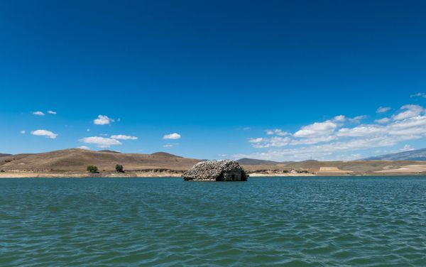 Церковь Сурб Рипсиме в водоеме у села Толорс, Сюник - Sputnik Армения