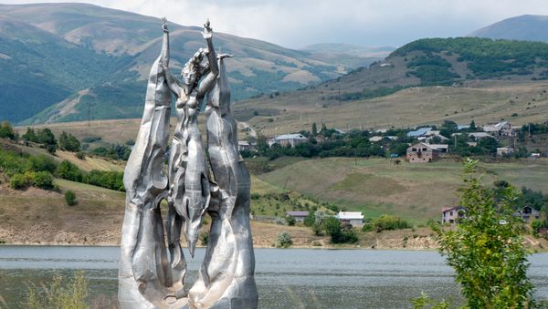 Статуя Цовинар в Разданском водохранилище - Sputnik Արմենիա