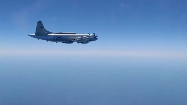 Сопровождение самолета ЕР-3Е Aries ВМС США над Черным морем - Sputnik Армения
