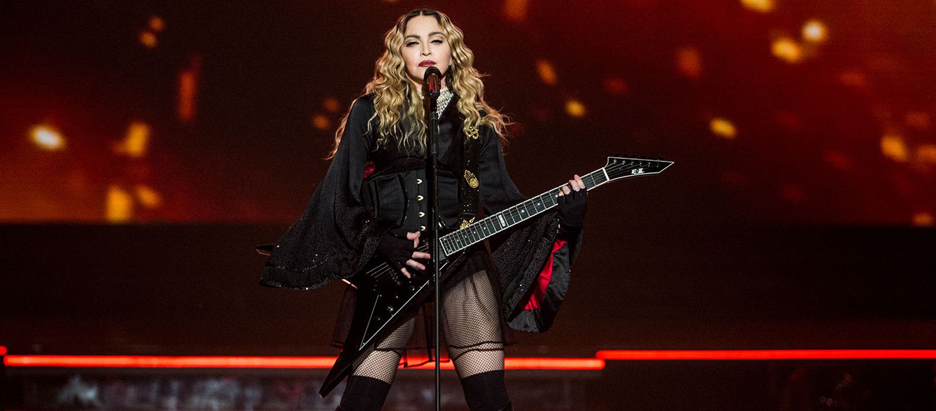 Мадонна выступает во время своего тура Rebel Heart Tour (16 января 2016). Луисвилль, штат Кентукки - Sputnik Армения, 1920, 09.08.2021