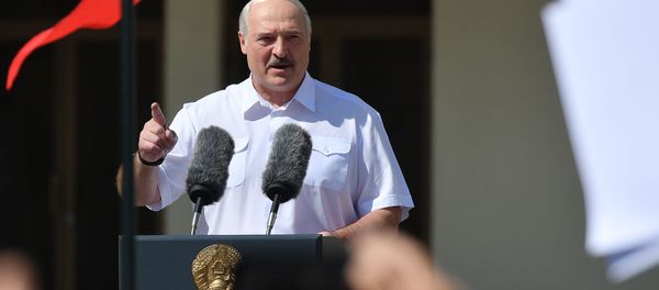 Президент Белоруссии Александр Лукашенко выступает на митинге, организованном в его поддержку на площади Независимости (16 августа 2020). Минск Президент Белоруссии Александр Лукашенко выступает на митинге, организованном в его поддержку на площади Независимости (16 августа 2020). Минск - Sputnik Армения