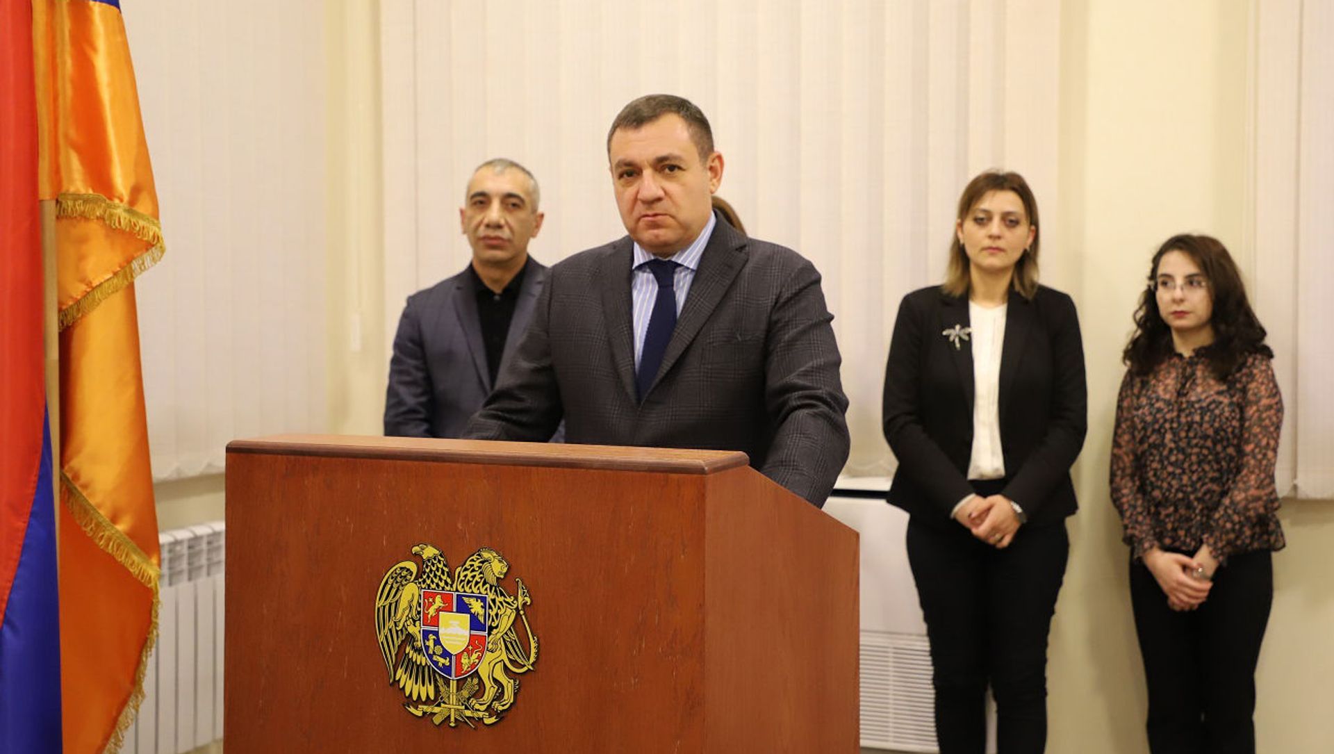 Председатель Высшего судебного совета Рубен Вардазарян поздравляет получивших новые ранги сотрудников совета (14 февраля 2020). Председатель Высшего судебного совета Рубен Вардазарян поздравляет получивших новые ранги сотрудников совета (14 февраля 2020). - Sputnik Армения, 1920, 03.03.2021